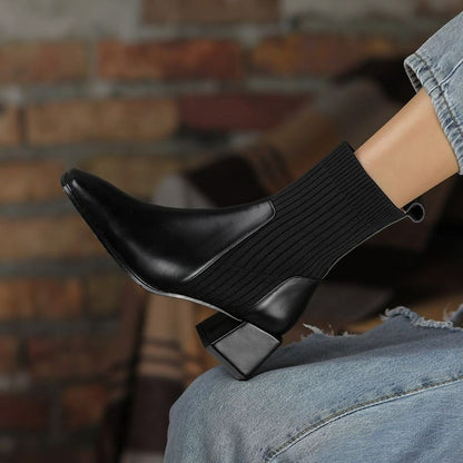 Bota Feminina Cano Curto Com Tecido Elástico Modelo CONFORT - Vista Lateral - Lojas LA