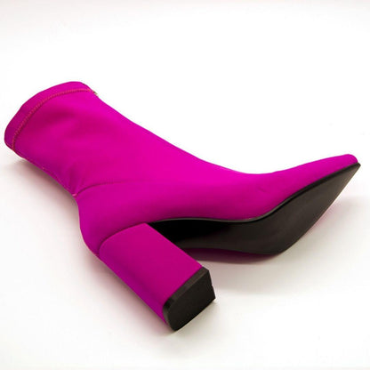 Bota Feminina Cano Curto Modelo KISLEY - Detalhe Salto - Lojas LA