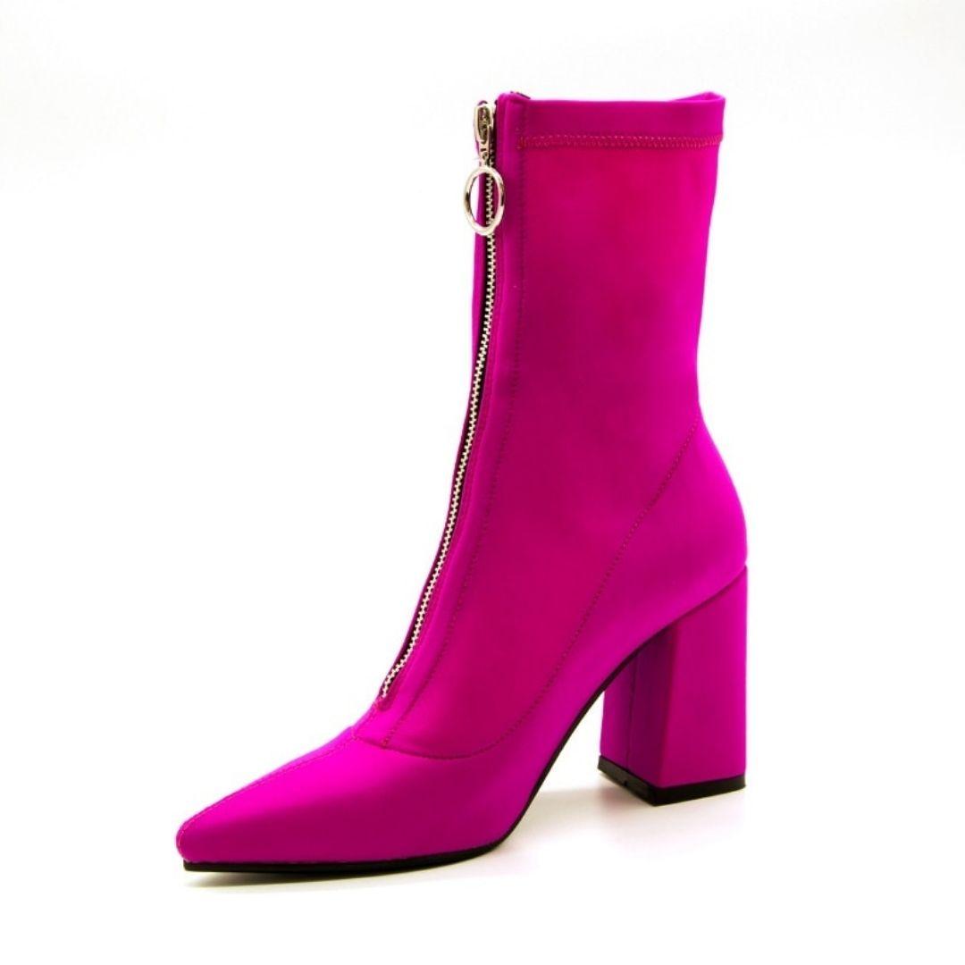 Bota Feminina Cano Curto Modelo KISLEY - Vista Principal Salto Bloco - Lojas LA