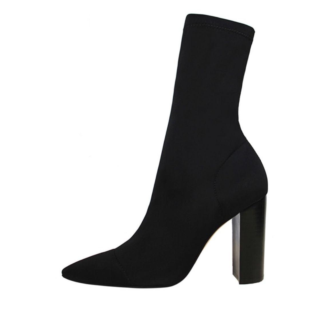 Bota Cano Curto De Salto Feminina Modelo POPPY - Versão Preta - Lojas LA