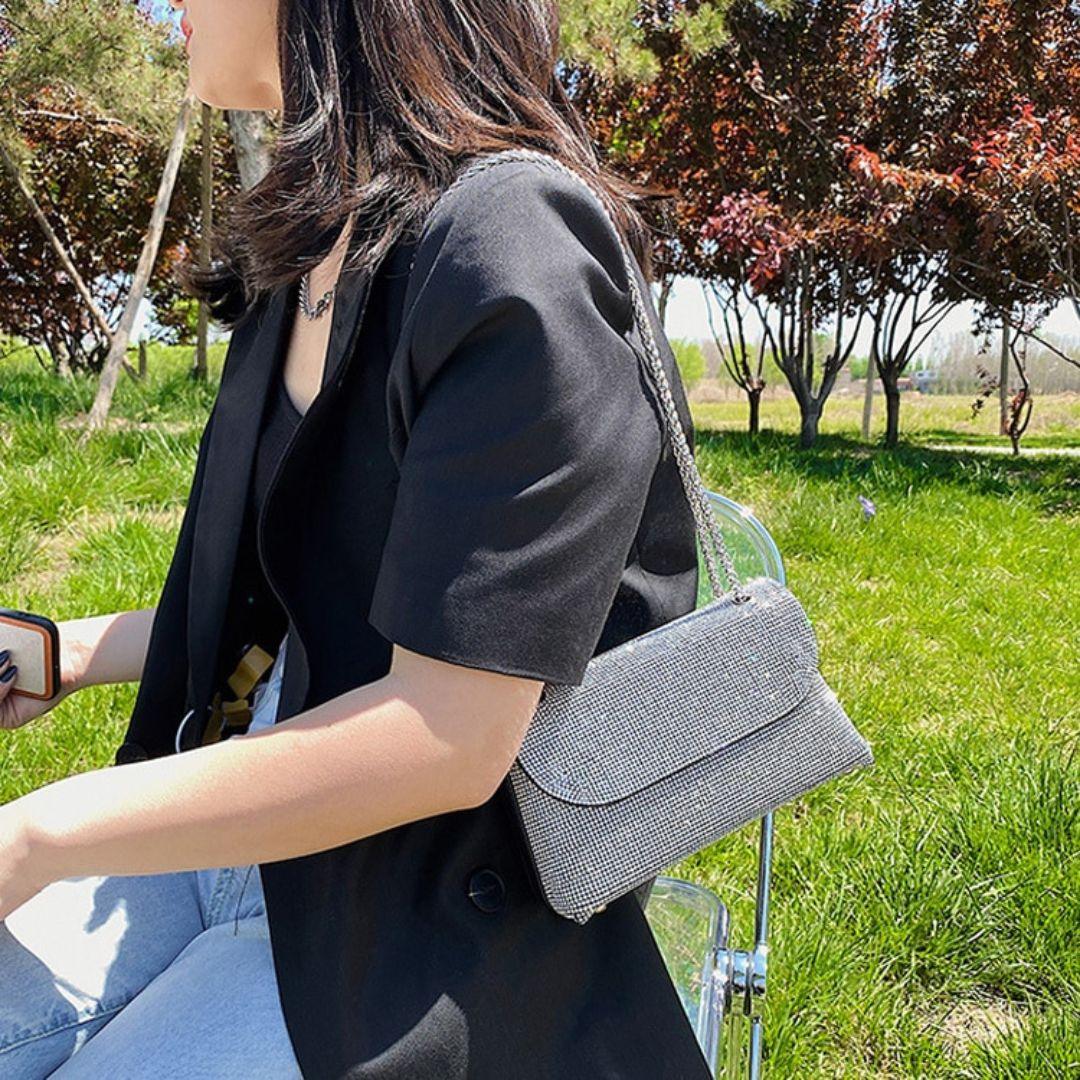 Bolsa Pequena Feminina Transversal Modelo CALLIE - Vista Lateral - Lojas LA