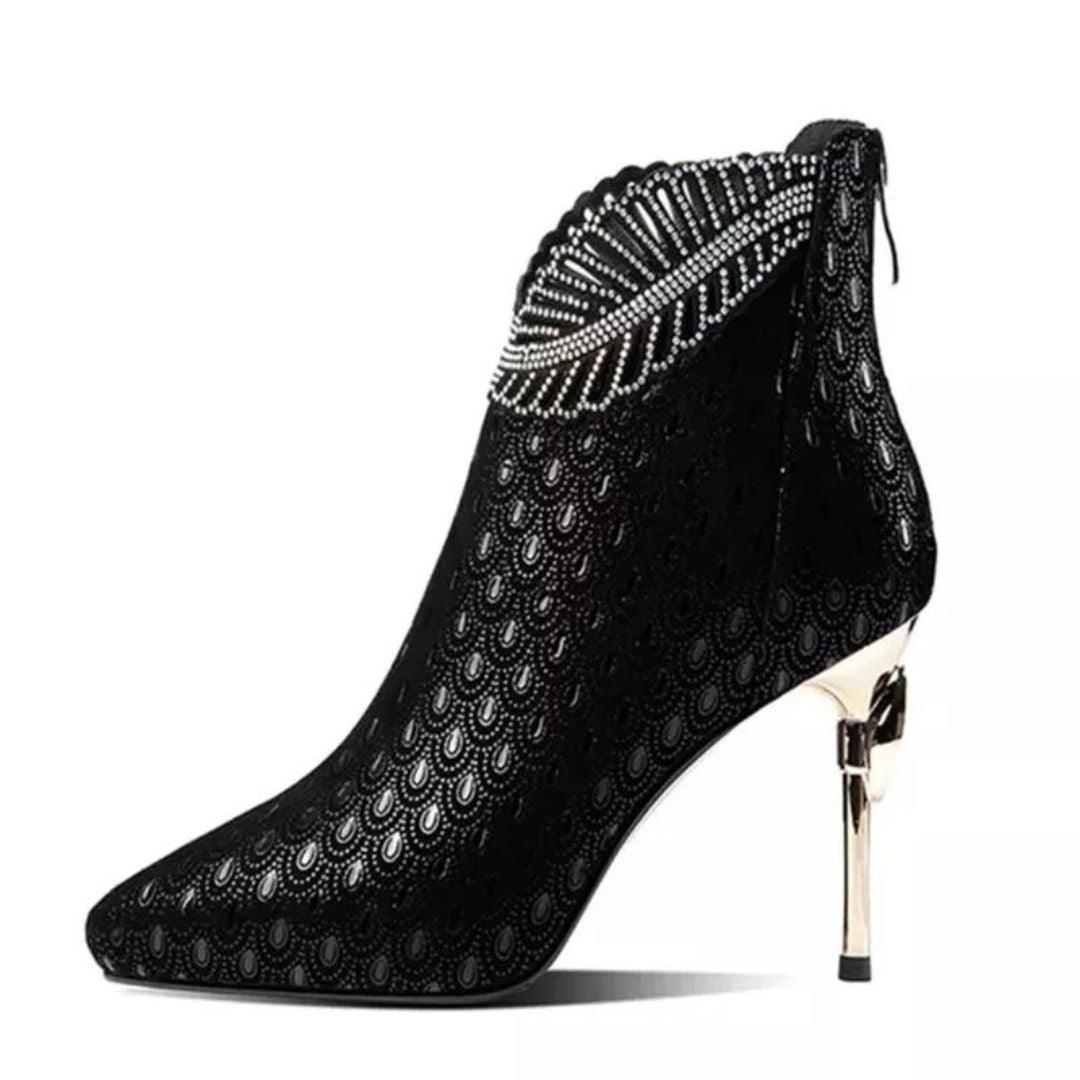 Bota Feminina De Couro Em Relevo Modelo LUANA - Versão Preta - Lojas LA