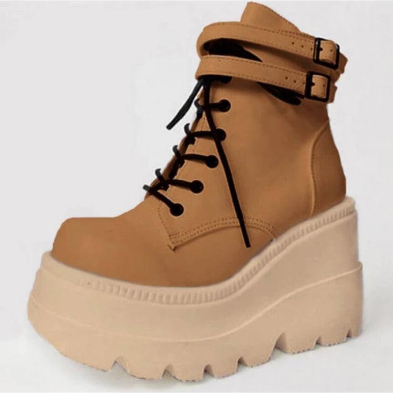 Bota Coturno Tratorado Feminino Modelo ARABELLA - Versão Preta - Lojas LA