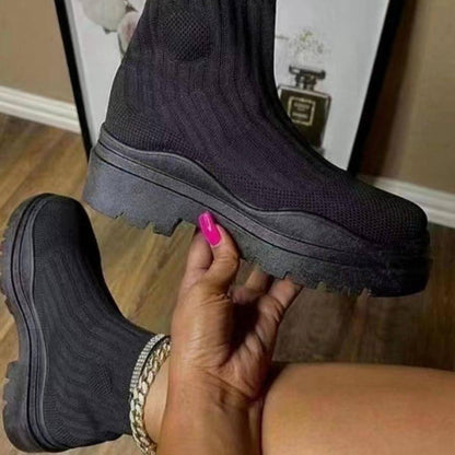 Bota Cano Curto Feminina Tratorada Modelo PENELOPE - Versão Preta - Lojas LA