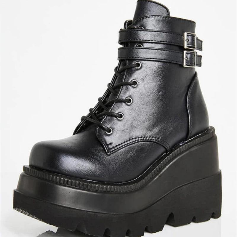 Bota Coturno Tratorado Feminino Modelo ARABELLA - Vista Lateral - Lojas LA