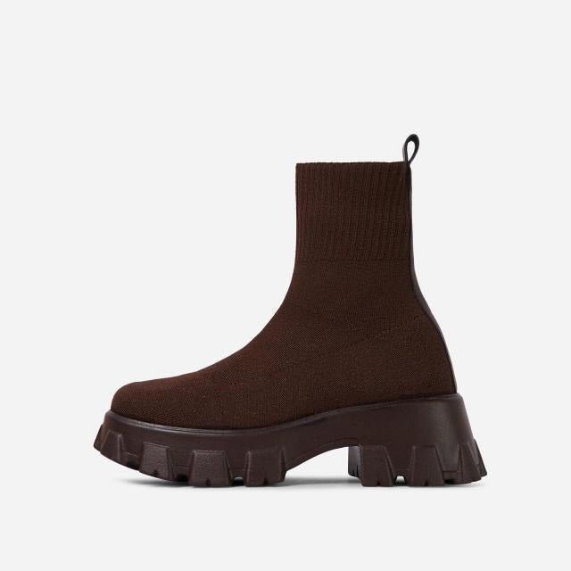 Bota Tratorada Cano Curto Feminina Modelo MILA - Detalhe Sola Tratorada - Lojas LA