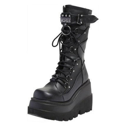 Bota Tratorada Cano Longo Feminina Modelo MADELYN - Vista Lateral Sola Tratorada - Lojas LA
