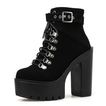Bota Tratorada Feminina Cano Curto Modelo KATHLEEN - Vista Lateral - Lojas LA