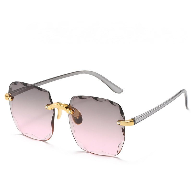 Óculos de Sol Feminino Quadrado em Metal UV400 - Detalhe Armação - Lojas LA