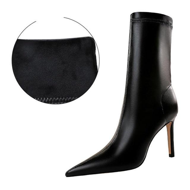 Bota Feminina De Couro Modelo PLUTÔNIO - Vista Completa - Lojas LA