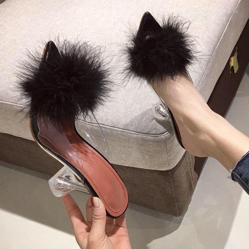 Sandália de Salto Alto Feminina Com Plumas Modelo MERLOT - Versão Preta - Lojas LA