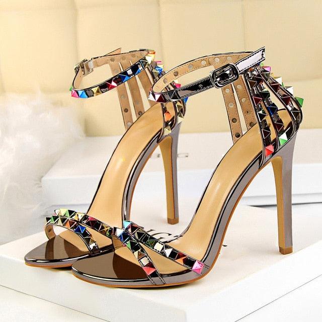 Sandália Feminina Com Fivela E Salto Alto Modelo SPIKE - Lojas LA