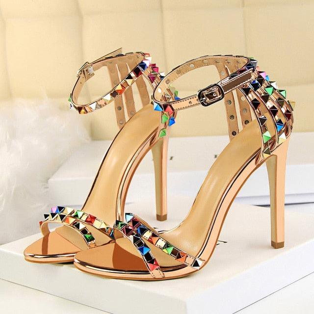 Sandália Feminina Com Fivela E Salto Alto Modelo SPIKE - Lojas LA