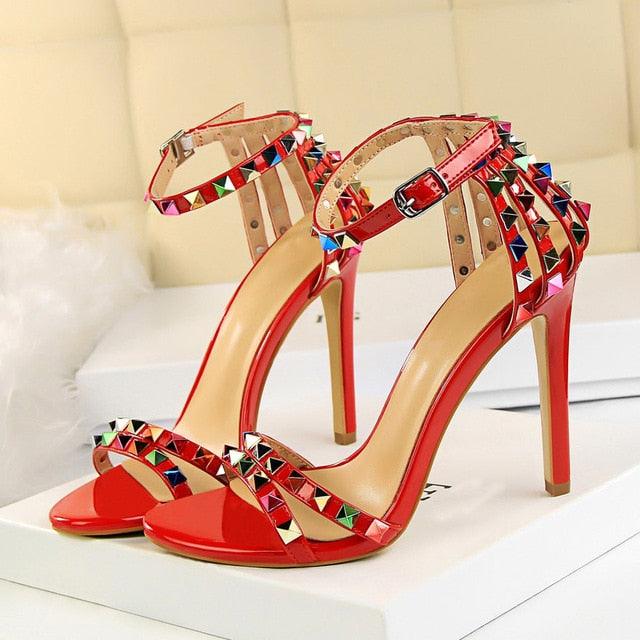 Sandália Feminina Com Fivela E Salto Alto Modelo SPIKE - Lojas LA